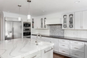 Modern kitchen showcasing professionally installed quartz surfaces